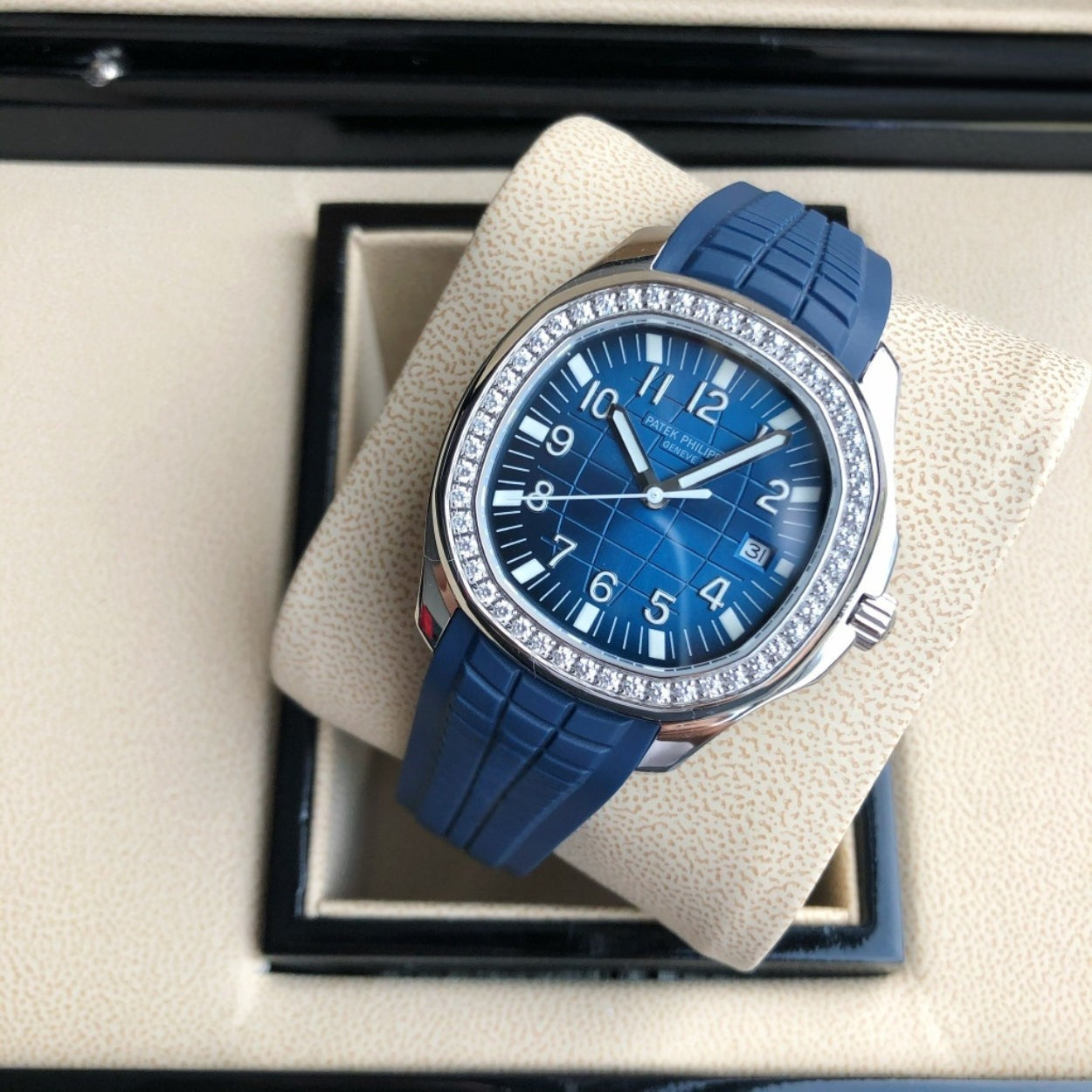 Patek Philippe Aquanaut Luce 5067A-022 Ladies