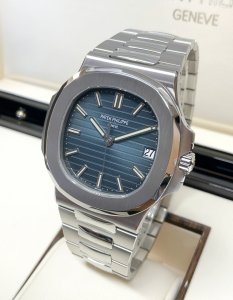 Patek Philippe 40mm 5711/1A-010 Nautilus