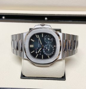 Patek Philippe Nautilus 5712/1A-001