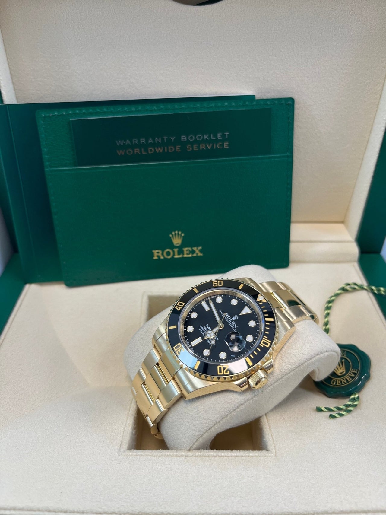Rolex Submariner Yellow Gold Black