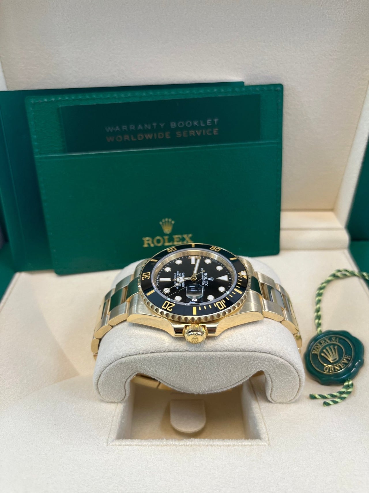 Rolex Submariner Yellow Gold Black